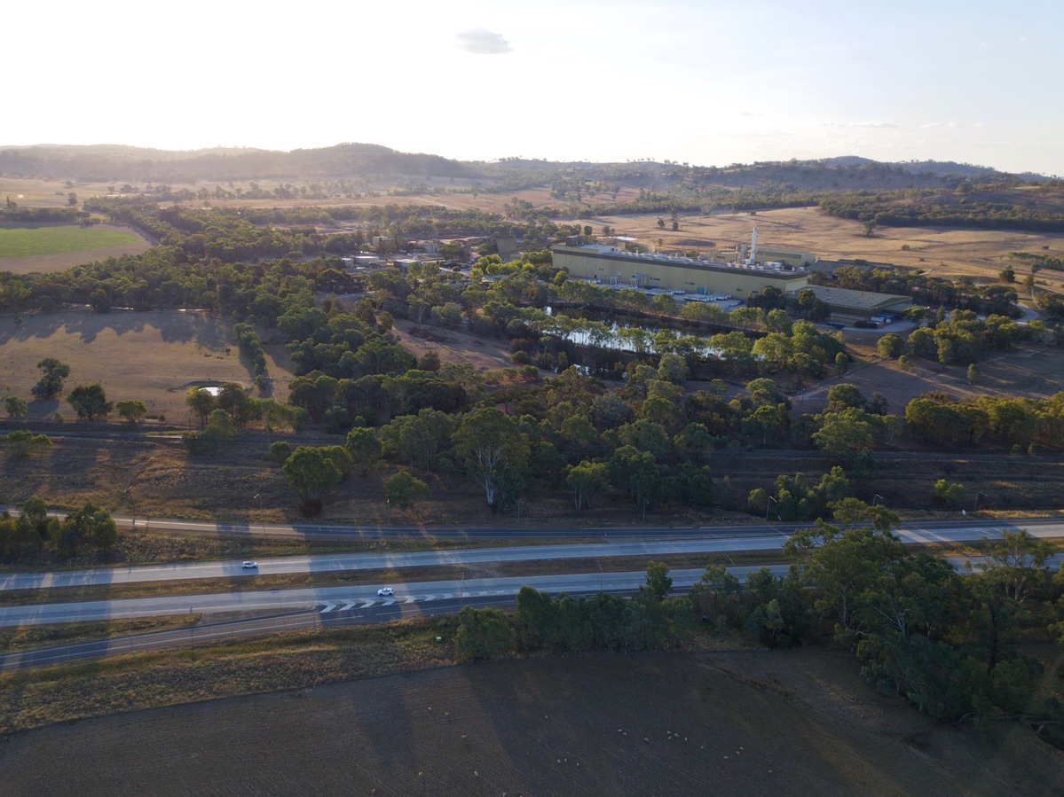 View West (across the Hume Highway, towards the nearby “Norske Skog” paper mill), from a height of 120 m, 400 m West of the point
