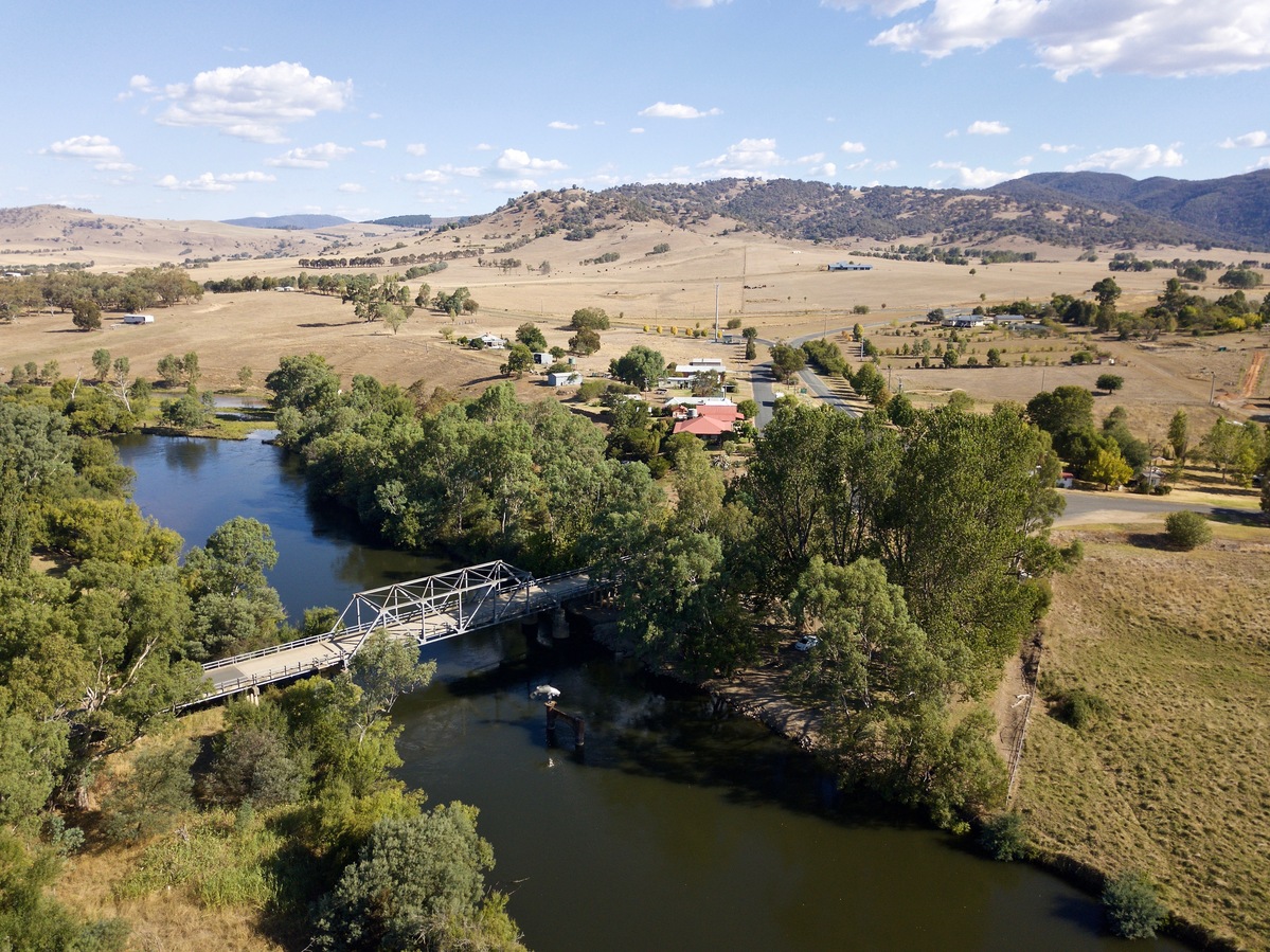 Crossing the Murray River into Victoria at the town of Tintaldra, a few km south of the point
