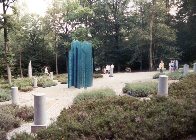 General view of the monument to EC geographic center