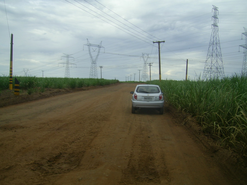 A estrada de terra passa a 56 metros da confluência - dirt road passes 56 meters close to the confluence