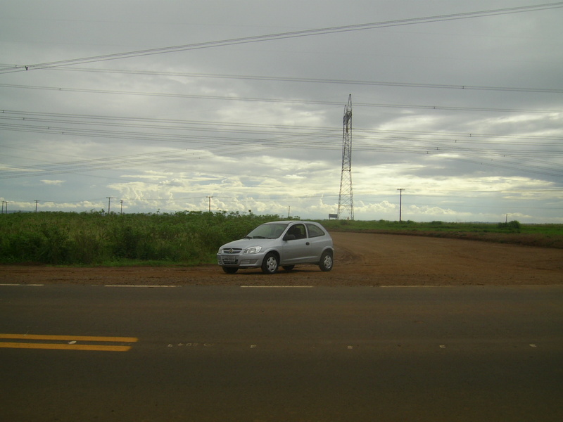 A estrada asfaltada passa a 700 metros da confluência - paved road passes 700 meters close to the confluence