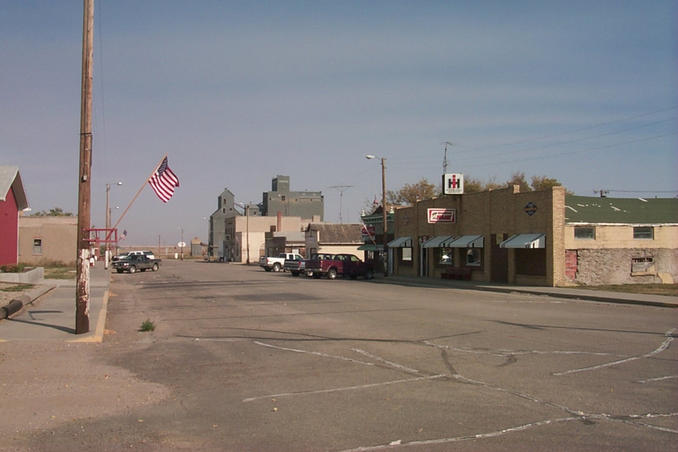 Main street of Noonan, ND about 12 km (7.5 miles) from the confluence.