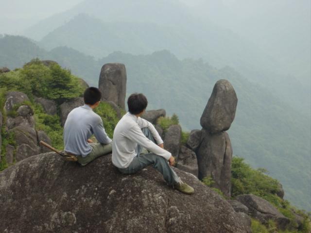 Xie Huangpeng (left) and Huang Kangjun contemplating journey back