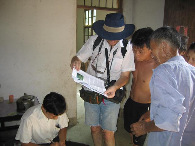 Targ gives Mr Fu Yuqin (far right) a copy of Jim's visit report.