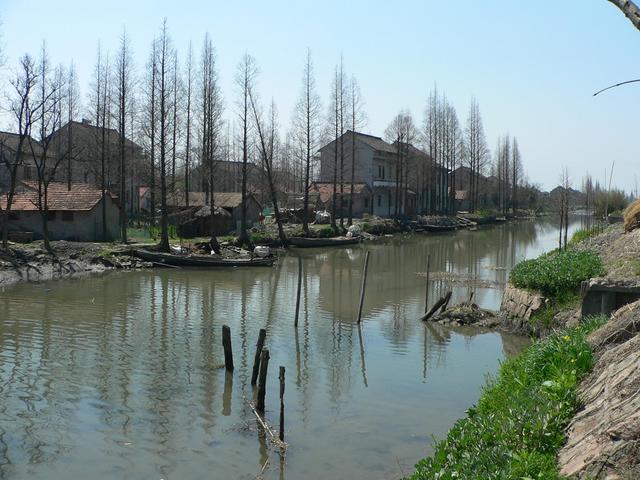 Canal running alongside Lianxin Road
