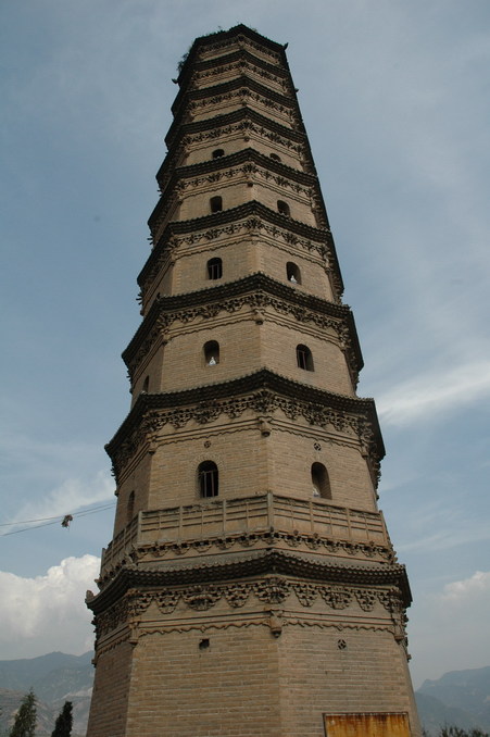 A tower build in Tang dynasty near the Long Feng Township