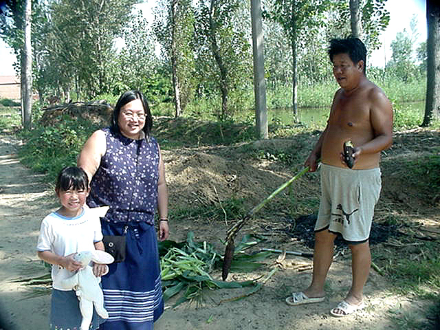 Friendly local resident offers to share his lunch of roasted corn with Jeannette, Joi and "Rabby".