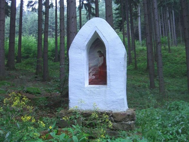 Religious monument nearby / Ein kleiner Altar in der Nähe