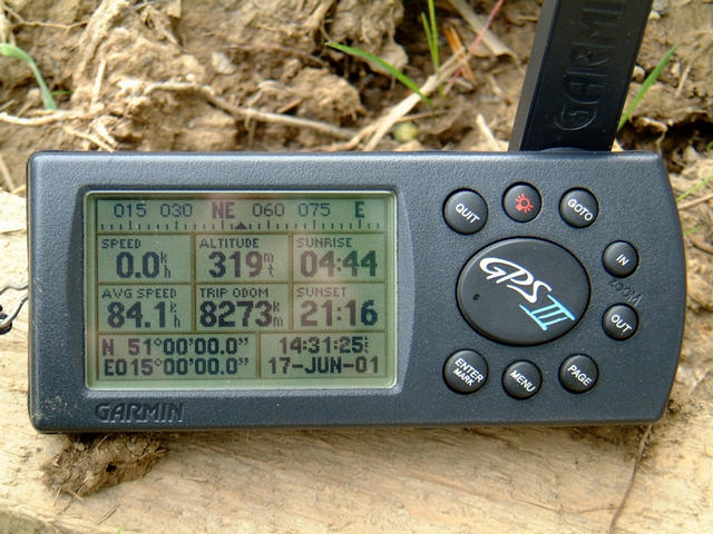 The screen of the GPS reading N51°00’00.0” E015°00’00.0”