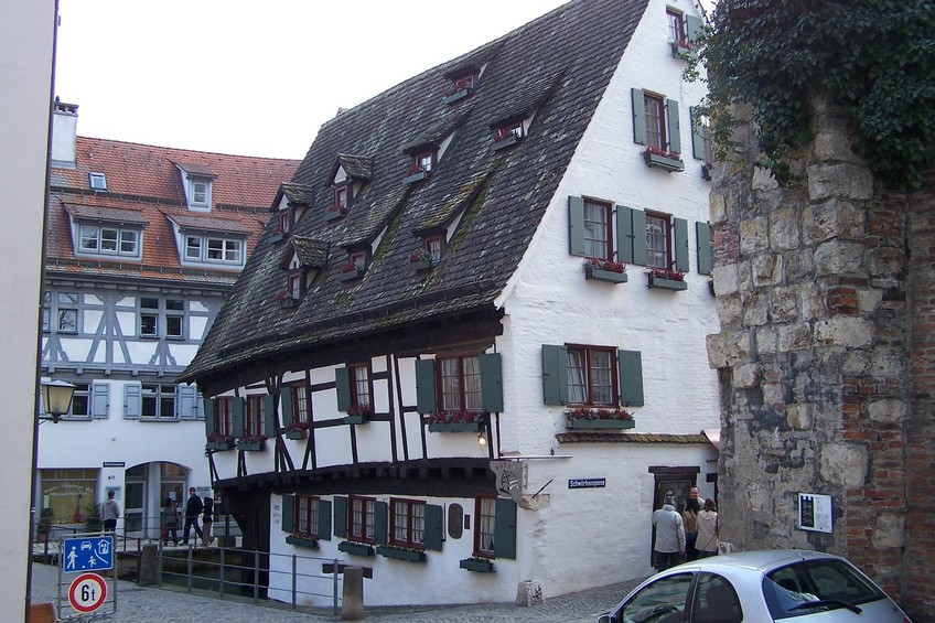 Ulm - Fischerviertel (fishermen's quarter) - Schiefes Haus (crooked house)