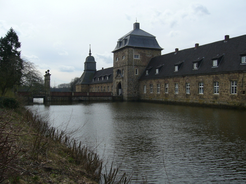 Castle on the water in Lembeck