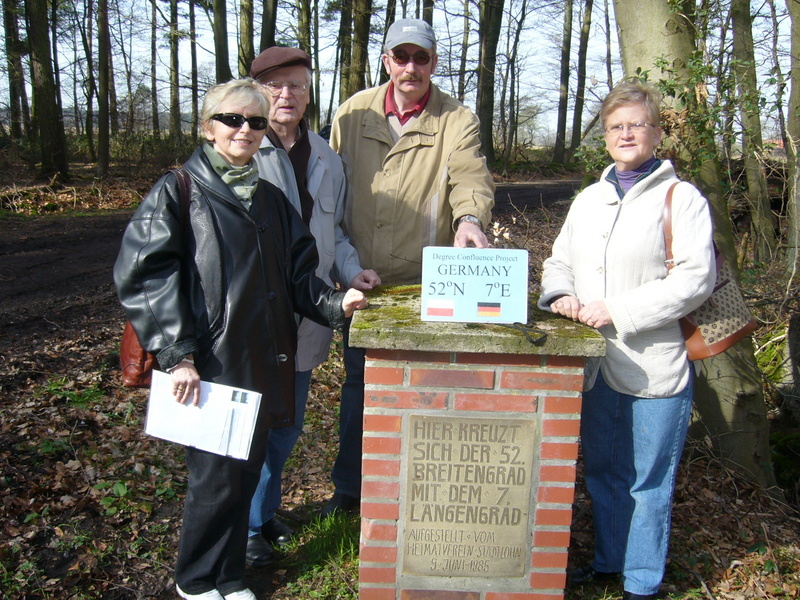 Monument and visitors L-R (Ewa, Max, Ralf, Lidia)