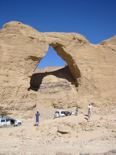An interesting arch up Wādiy Huraykh