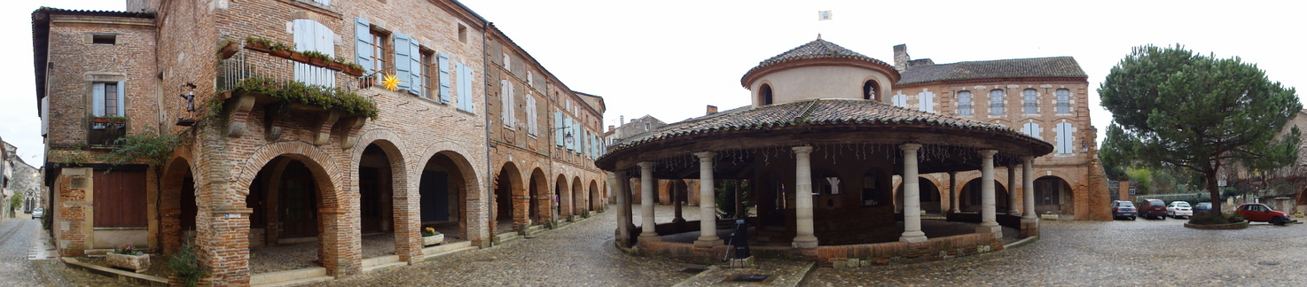 The market square in Auvillar