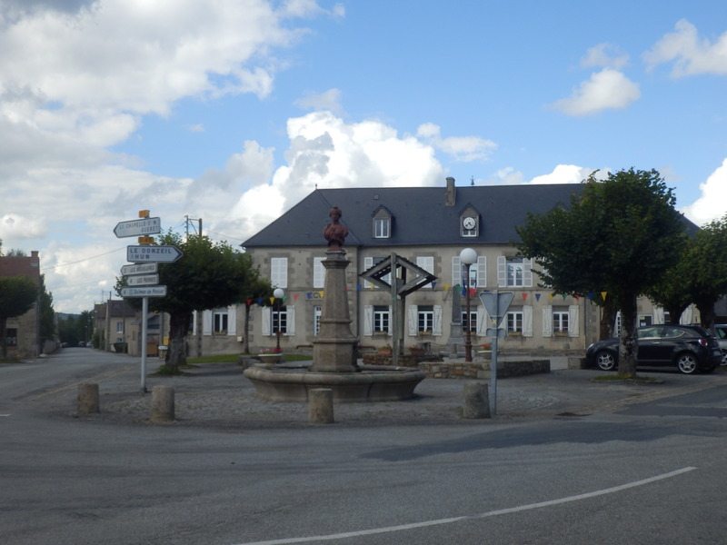 Saint-Georges-la-Pouge in  2.5 km Distance