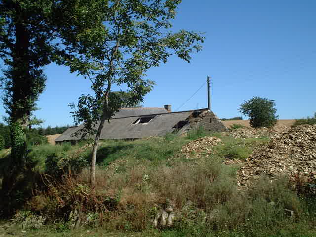 A farmhouse, about 180 metres East of the confluence