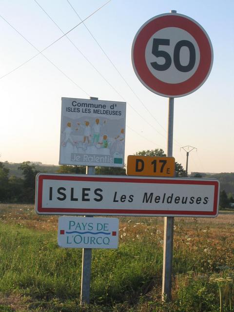 Entering Isles-les-Meldeuses.