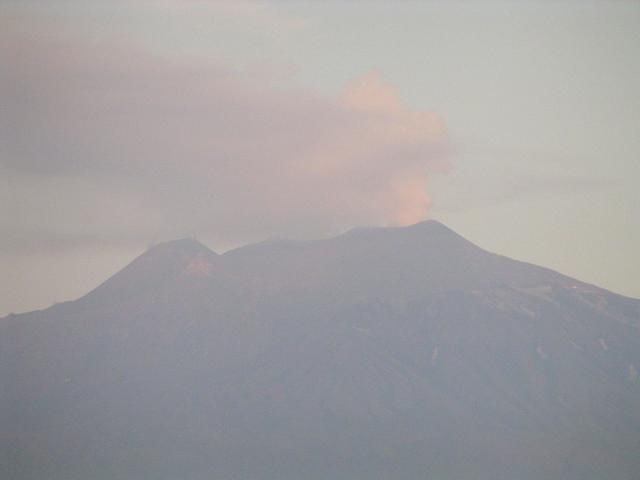 Der aktive ulkanÄtna / the smoking vulcano Etna