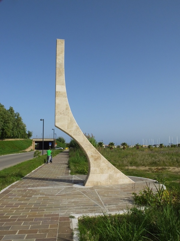 The 42° Parallel monument of the AGIT