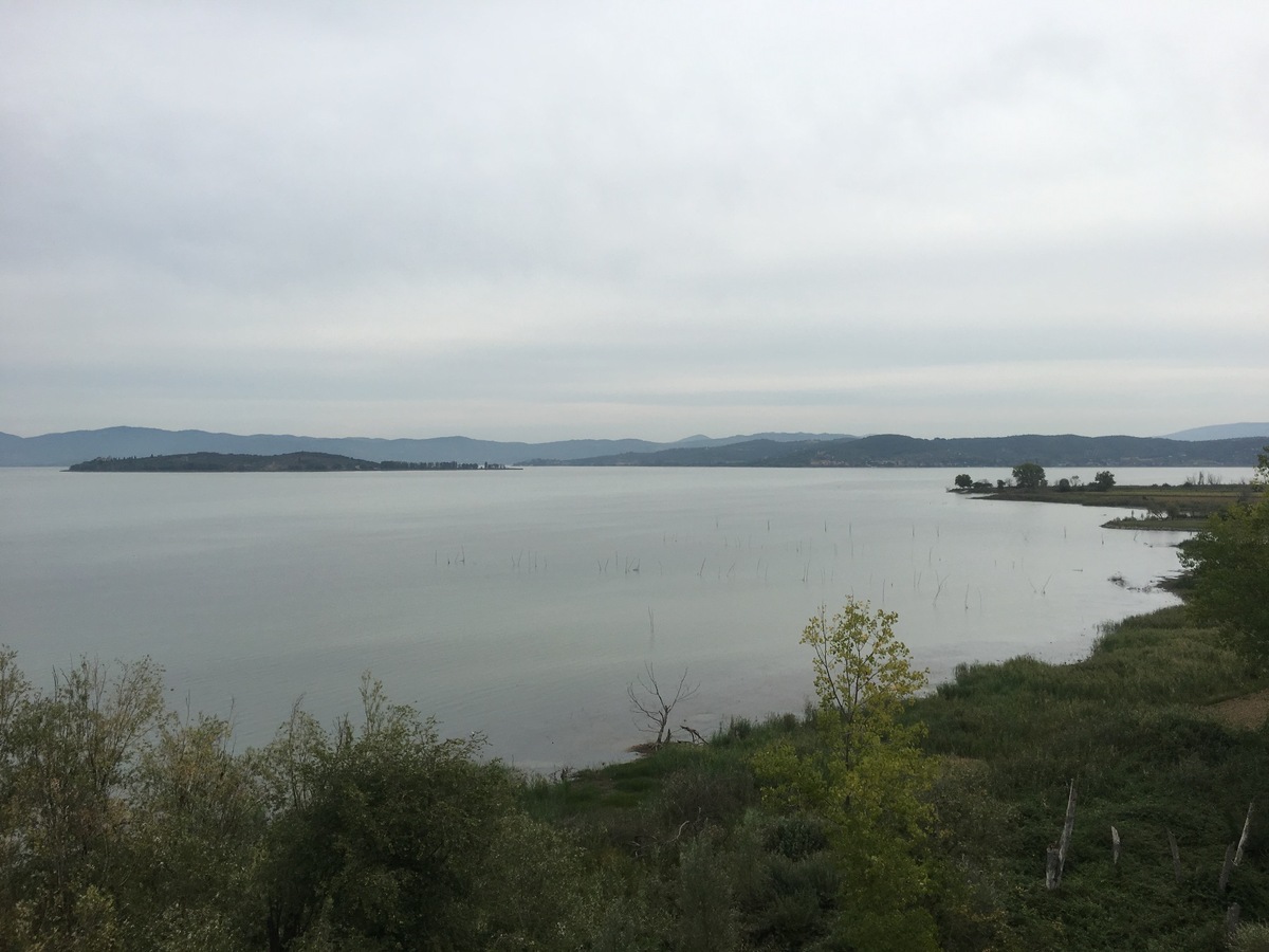 Lago Trasimeno; 15 km distance