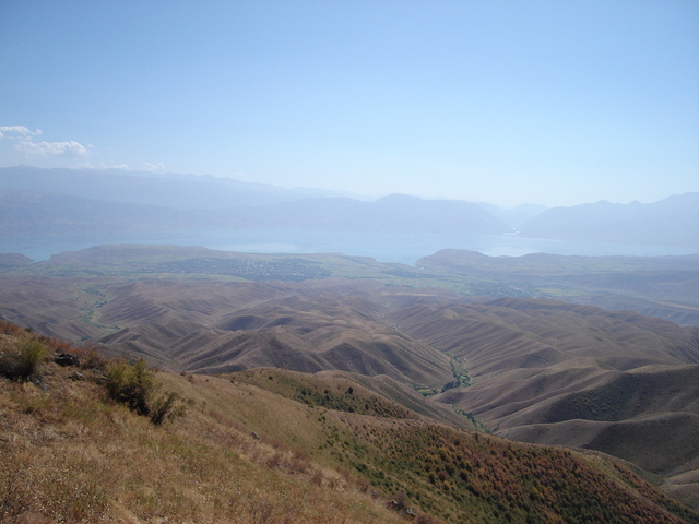 the view towards toktogul and the reservoir 3,8km from the confluence