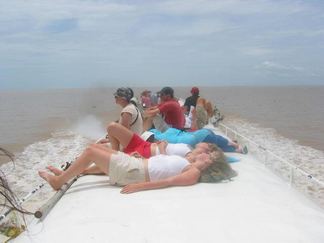 Tourists on the speedboat (2.4 km from the confluence)