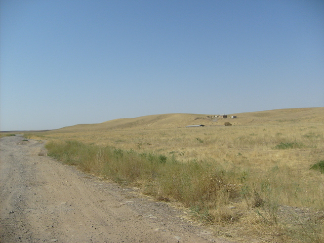 The gravel track between Montaytas and Eski Shanaq, 4 km from the confluence