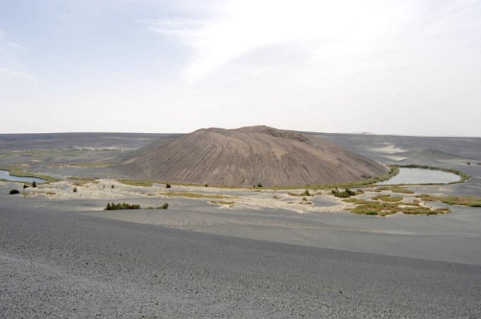 The volcanic crater Wāw al-Nāmūs