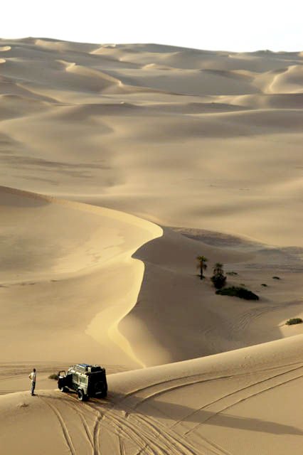 Impressive sand dunes in the Erg Ubari