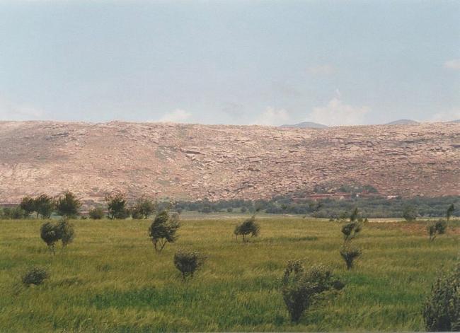View towards the Confluence 31°N 9°W from west. The Confluence lies behind the hill range 3.3 km away