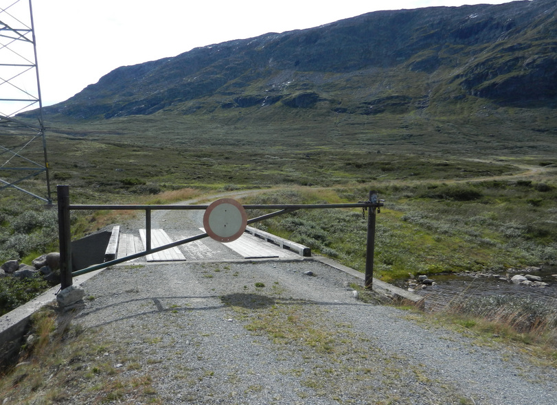 The road from Breistølen is barred by this locked gate