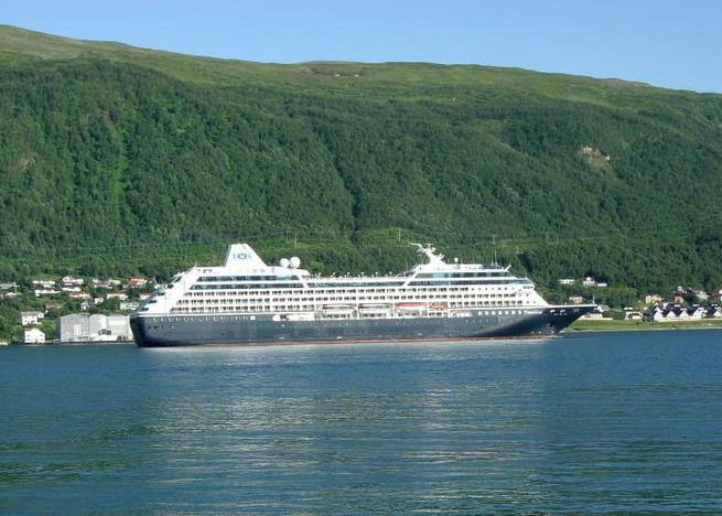 Hurtigruten - ship towards Hammerfest / Schiff nach Hammerfest