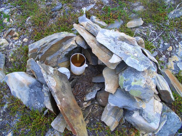 The cairn with the empty tin