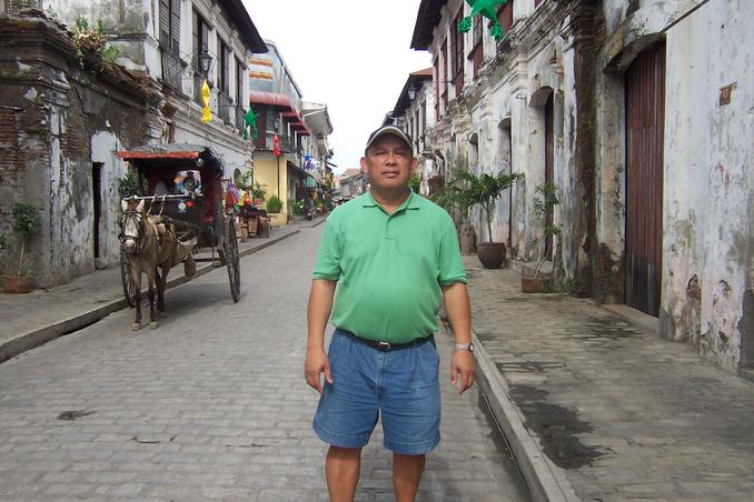 Rudy walking the road of history in Vigan: old Spanish town in Ilocos, same trip with confluence hunting