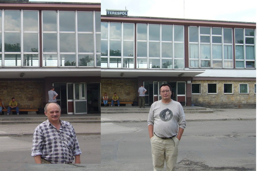 Railway station in Terespol, me and Murun - Ja i Murun przed dworcem kolejowym w Terespolu 