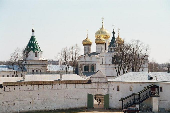 Общий вид на Ипатьевский монастырь
