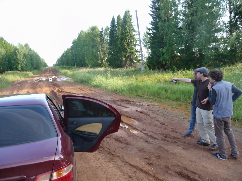 Greg strategizing with Jesse and Evgeny how to cross the giant mud puddle.  Evegeny's Nissan on the left.