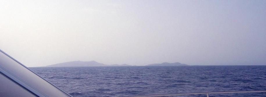 View looking SE at 25N 37E with Libāna Island (foreground right) and al-Hasāniyy Island in the distance.  Photo take from the bow of Dream Voyager.