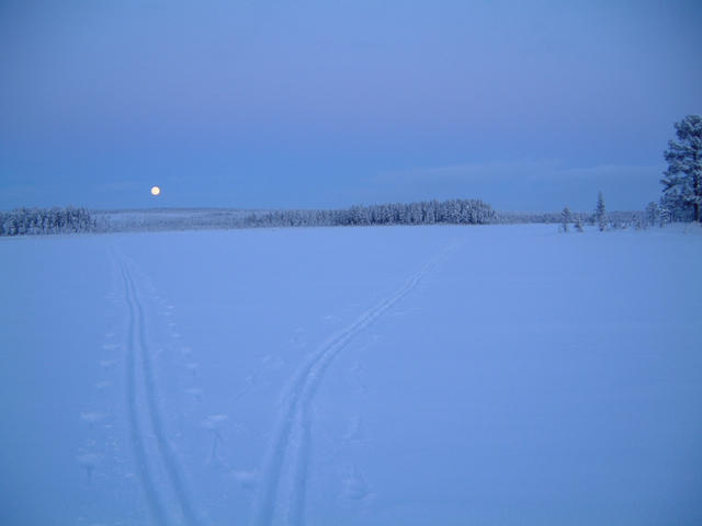 Moonrise over Kakel, confluence point is beyond right track