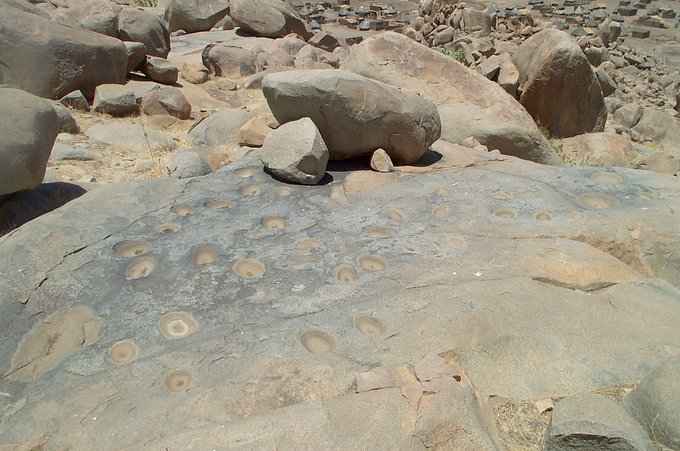 Grinding holes on Jabal Nawri