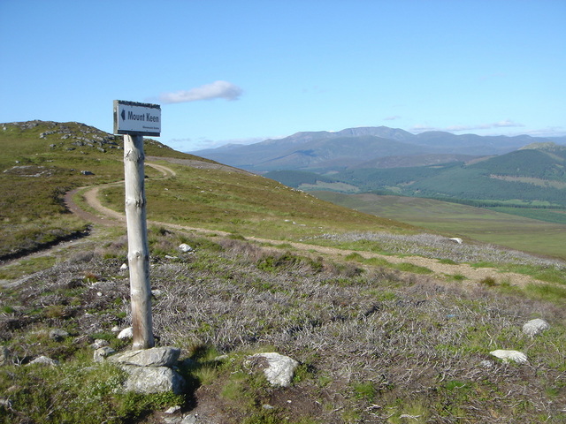 Signpost to Mount Keen and brilliant blue sky.