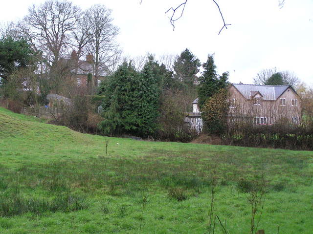 Nearest houses to the confluence, to the west southwest.