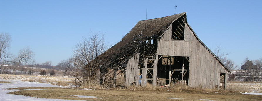 Driving north on Road T, you pass a nearby scenic old barn.