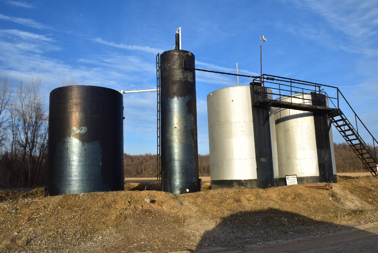 Oil gathering facilities at Wabash Rd and Ranes Rd junction