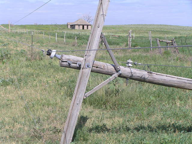 Abandoned dreams and fallen pole, 1 km north of confluence.