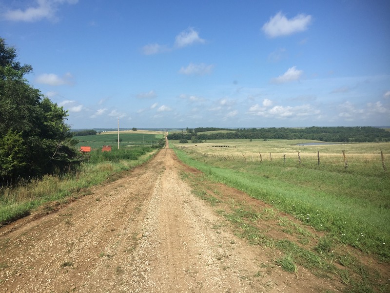 Looking west along the state line, with the confluence field to the left in the mid-distance, Kansas on the left, Nebraska on the right.