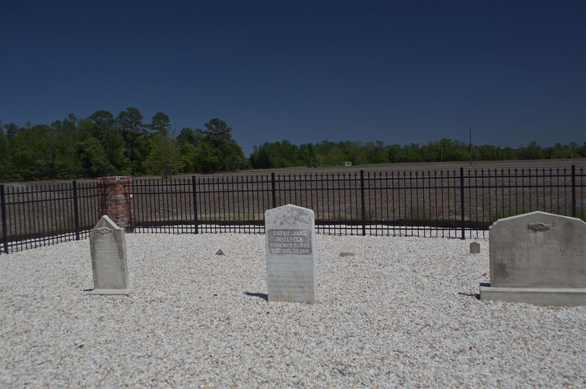 A small family cemetery, about 1/4 mile north of the confluence point