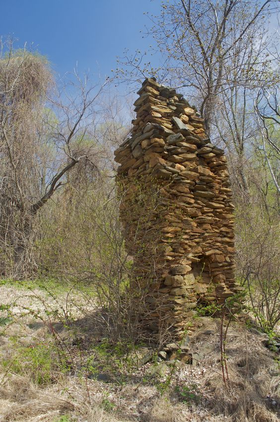 A chimney from an old cabin, just 0.15 miles from the confluence point