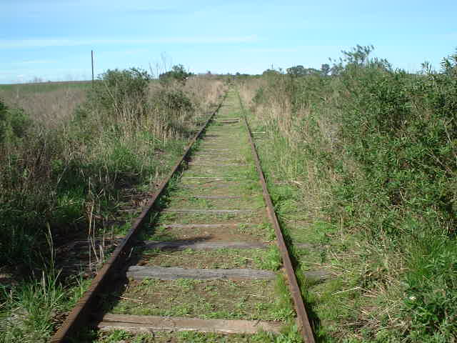 Railroad tracks go near the confluence