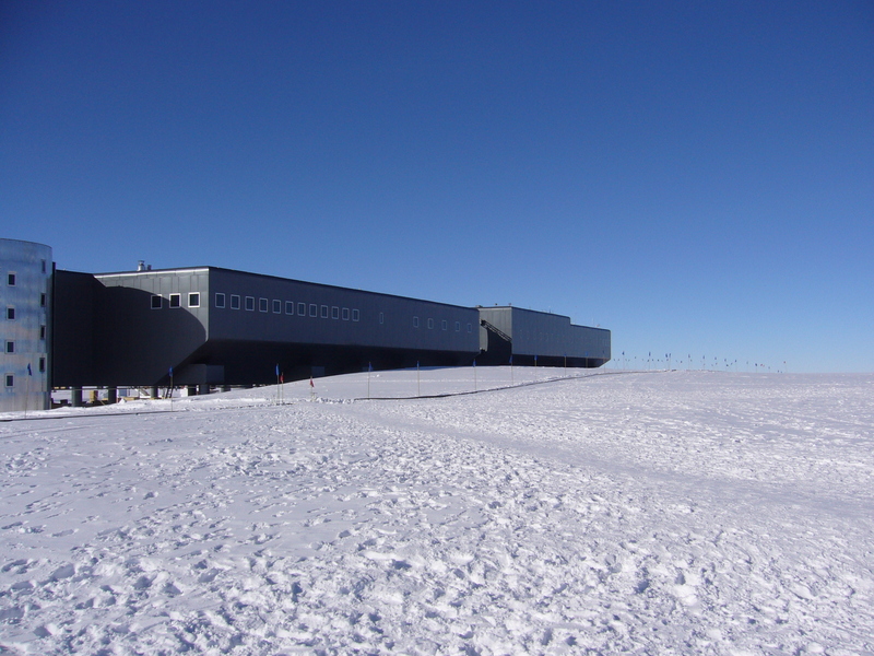 View North along 90°W: Amundsen-Scott South Pole Station